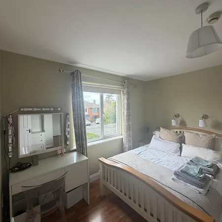 Cosy 1 Bedroom Near Sea&barna Woods Lägenhet