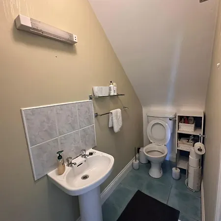 Cosy 1 Bedroom Near Sea&barna Woods Lägenhet
